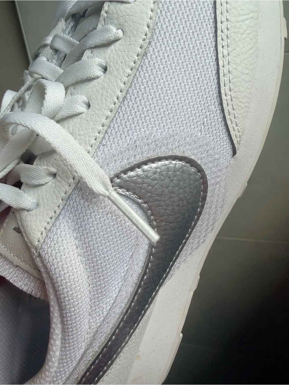 Nike Daybreak White Metallic Silver Sneakers Women’s Size 7 DC9213-100